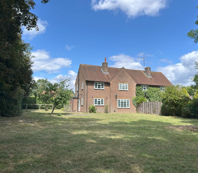 1 Coombe Cottage, Yattendon Image