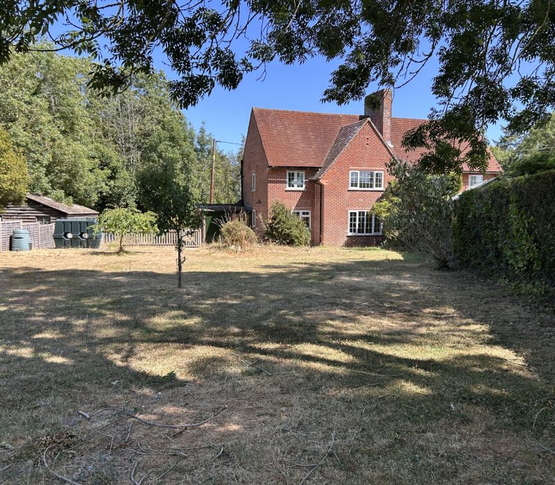 1 Pykes Hill Cottage, Ashampstead Common Image